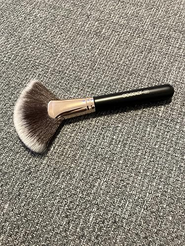 Amazon | docolor ドゥカラー パウダーブラシ さとう式リンパケア 扇形